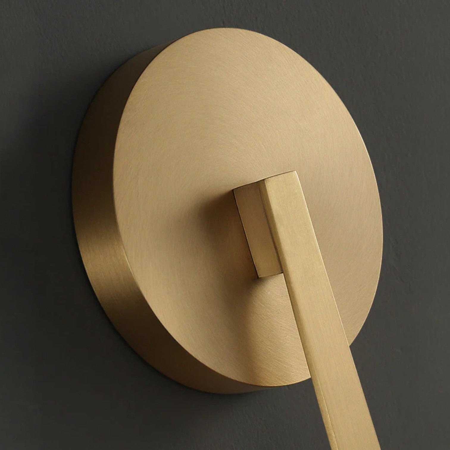 Sarika Modern Fluted Glass Wall Sconce